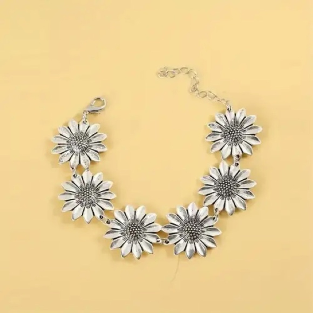 Silver Daisy Charm Bracelet for Women - Floral Link Chain
